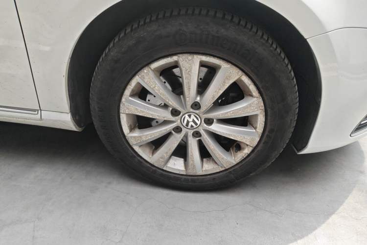 Used Volkswagen Magotan 2013 1.8TSI Luxury Model Right Front Wheel Hub