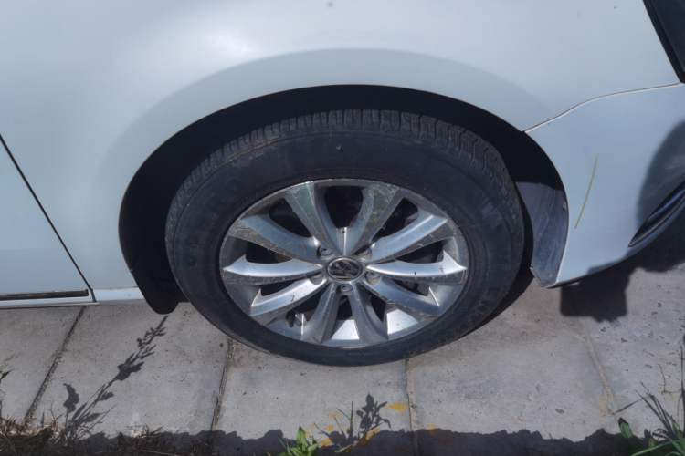 Used Volkswagen Magotan 2013 1.8TSI Luxury Model Right Front Wheel Hub