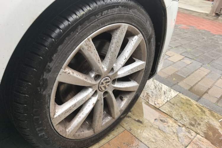 Used Volkswagen Magotan 2013 2.0 TSI Prestige Model Right Front Wheel Hub