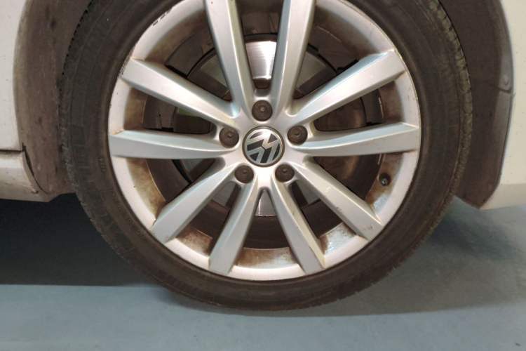 Used Volkswagen Magotan 2013 1.8TSI Prestige Model Right Front Wheel Hub