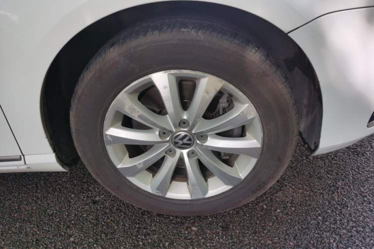 Used Volkswagen Magotan 2013 1.8TSI Luxury Model Right Front Wheel Hub