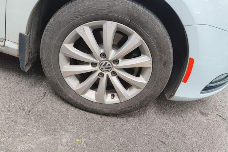 Used Volkswagen Magotan 2013 1.8TSI Luxury Model Right Front Wheel Hub