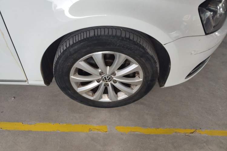 Used Volkswagen Magotan 2013 1.8TSI Luxury Model Right Front Wheel Hub