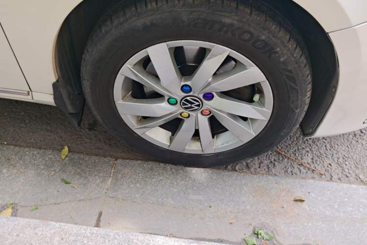 Used Volkswagen Magotan 2013 1.8TSI Luxury Model Right Front Wheel Hub
