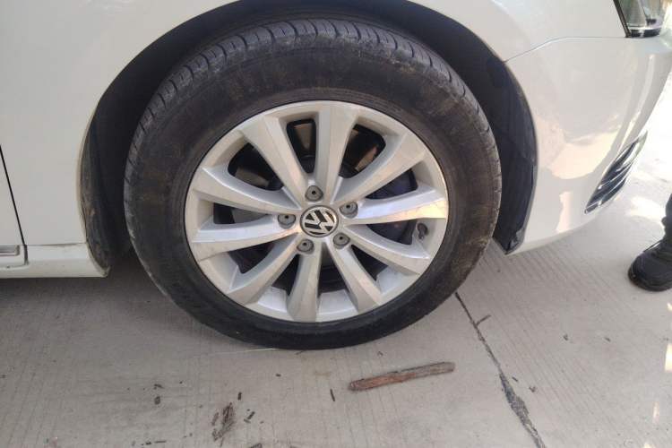 Used Volkswagen Magotan 2013 1.8TSI Luxury Model Right Front Wheel Hub