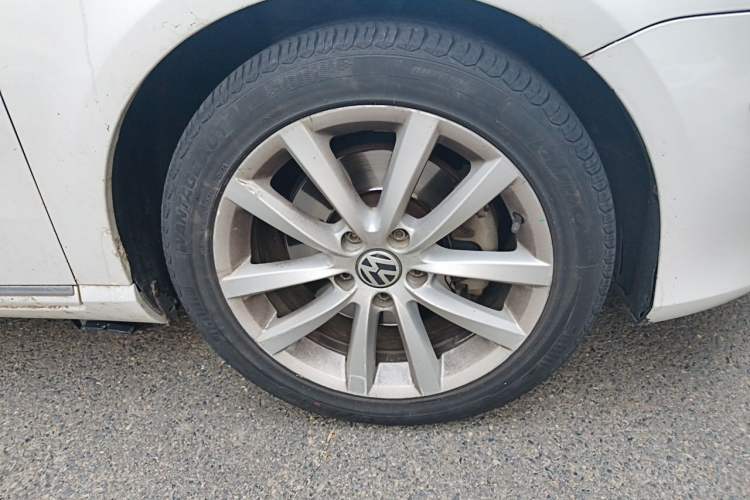 Used Volkswagen Magotan 2013 1.8TSI Prestige Model Right Front Wheel Hub