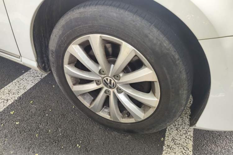 Used Volkswagen Magotan 2013 1.8TSI Luxury Model Right Front Wheel Hub