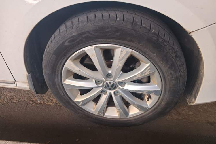 Used Volkswagen Magotan 2013 1.8TSI Premier Model Right Front Wheel Hub