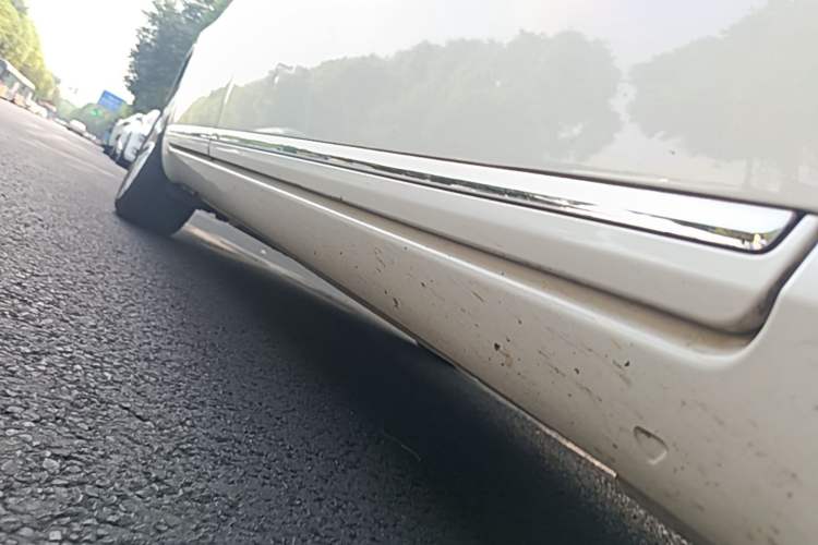 Used Volkswagen Magotan 2013 2.0 TSI Luxury Model Right Side Sill