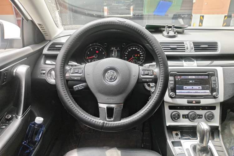 Used Volkswagen Magotan 2013 1.8TSI Luxury Model Steering Wheel