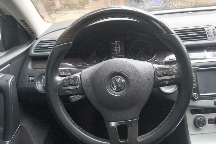 Used Volkswagen Magotan 2013 2.0 TSI Prestige Model Steering Wheel
