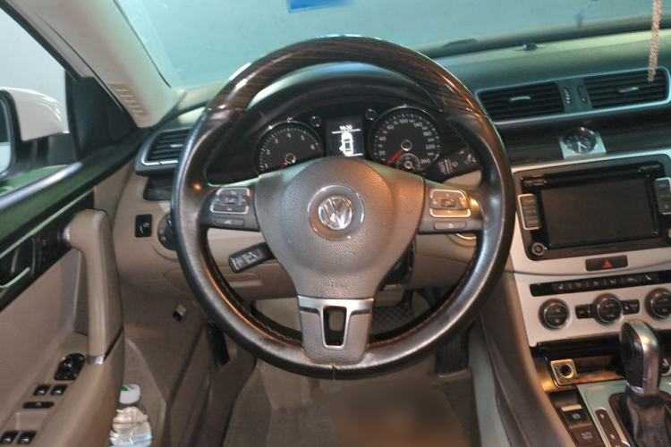 Used Volkswagen Magotan 2013 1.8TSI Prestige Model Steering Wheel