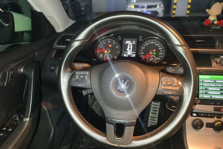 Used Volkswagen Magotan 2013 1.8TSI Luxury Model Steering Wheel