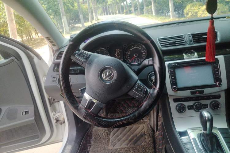 Used Volkswagen Magotan 2013 1.8TSI Luxury Model Steering Wheel