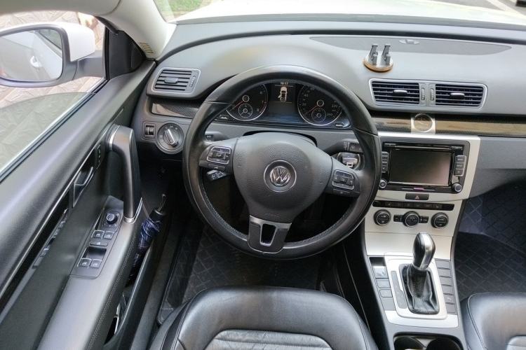 Used Volkswagen Magotan 2013 2.0 TSI Luxury Model Steering Wheel