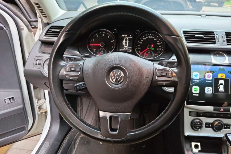 Used Volkswagen Magotan 2013 2.0 TSI Luxury Model Steering Wheel