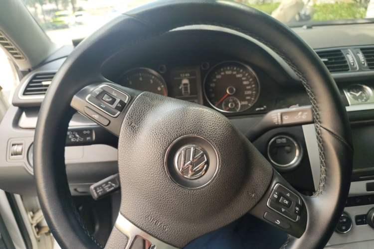 Used Volkswagen Magotan 2013 1.8TSI Luxury Model Steering Wheel