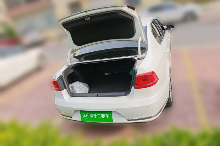 Used Volkswagen Magotan 2013 1.8TSI Prestige Model Trunk