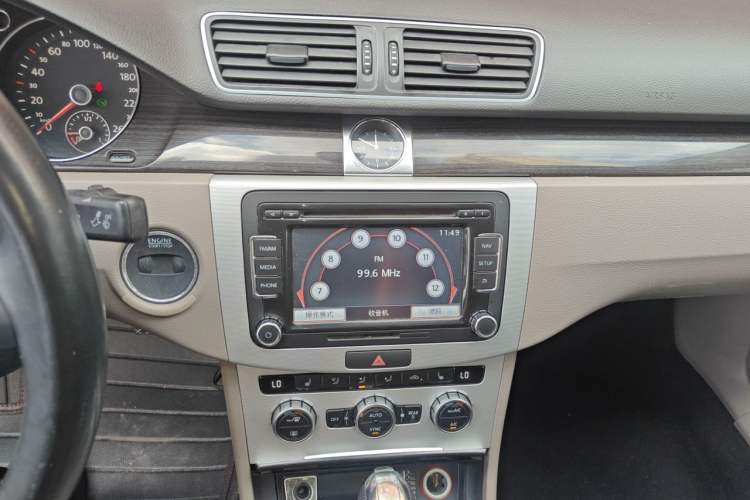 Used Volkswagen Magotan 2013 2.0 TSI Prestige Model Audio And AC Panel