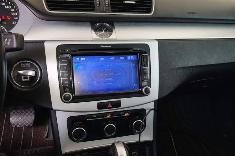 Used Volkswagen Magotan 2013 1.8TSI Premier Model Audio And AC Panel