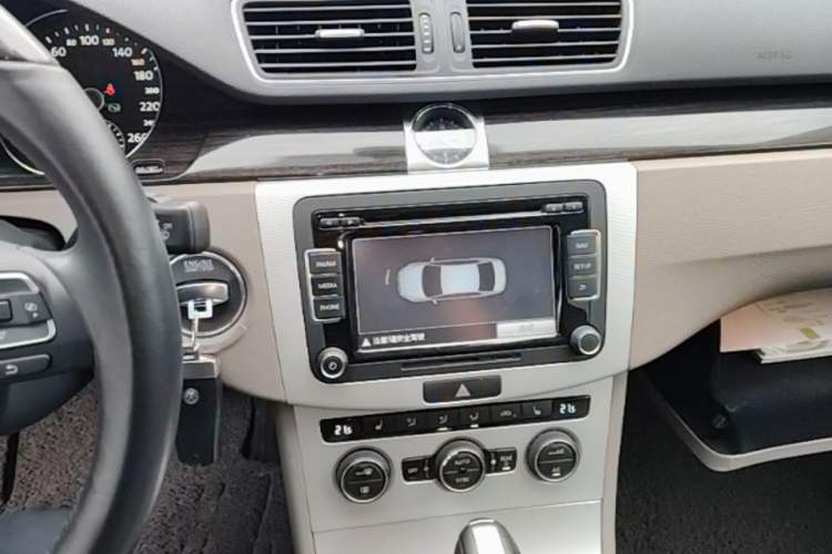 Used Volkswagen Magotan 2013 2.0 TSI Prestige Model Audio And AC Panel