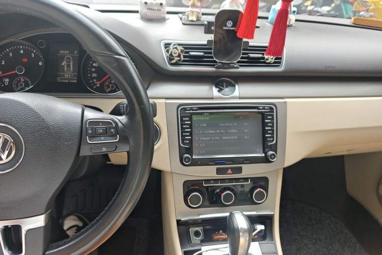 Used Volkswagen Magotan 2013 1.8TSI Premier Model Audio And AC Panel