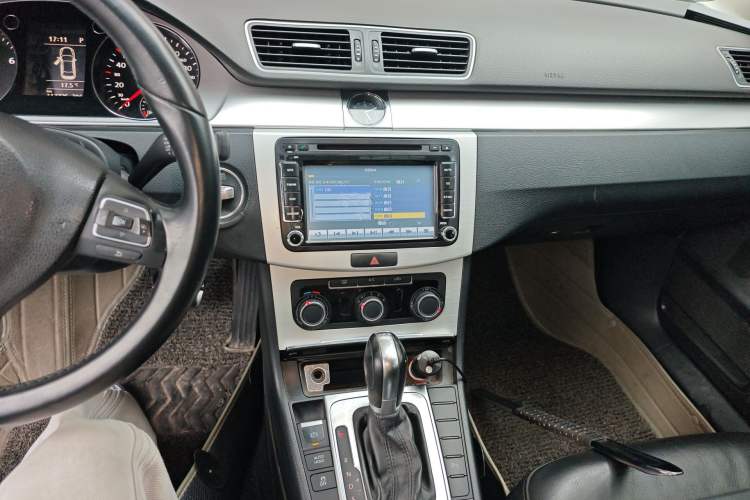 Used Volkswagen Magotan 2013 1.8TSI Premier Model Audio And AC Panel