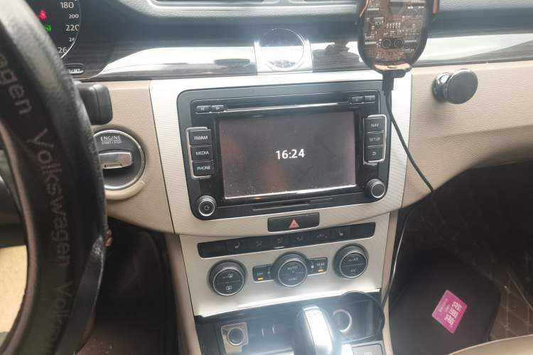 Used Volkswagen Magotan 2013 1.8TSI Prestige Model Audio And AC Panel