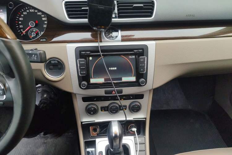 Used Volkswagen Magotan 2013 2.0 TSI Prestige Model Audio And AC Panel