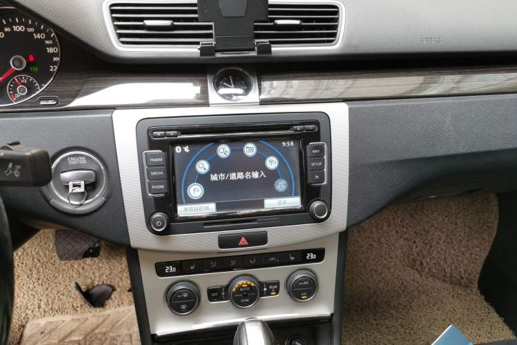 Used Volkswagen Magotan 2013 2.0 TSI Prestige Model Audio And AC Panel