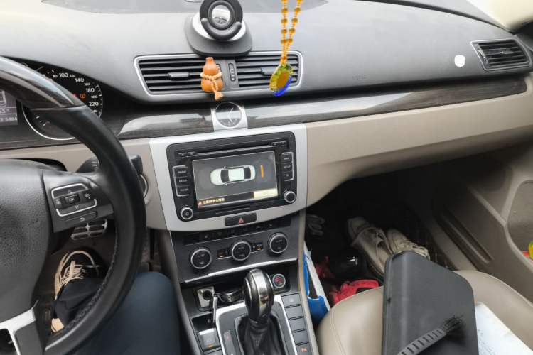 Used Volkswagen Magotan 2013 2.0 TSI Prestige Model Audio And AC Panel