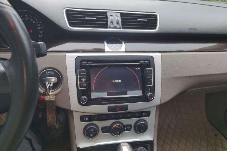 Used Volkswagen Magotan 2013 2.0 TSI Prestige Model Audio And AC Panel