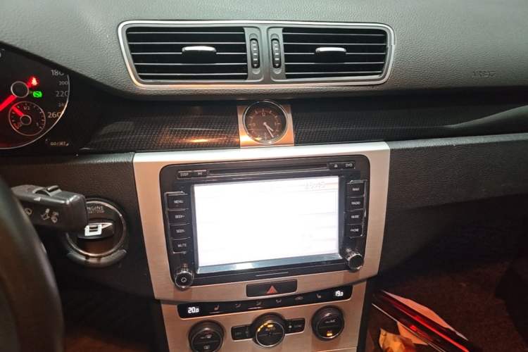 Used Volkswagen Magotan 2013 1.8TSI Luxury Model Audio And AC Panel