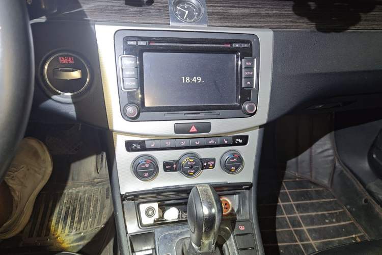 Used Volkswagen Magotan 2013 2.0 TSI Prestige Model Audio And AC Panel