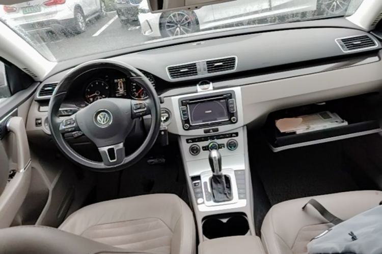 Used Volkswagen Magotan 2013 2.0 TSI Prestige Model Center Console