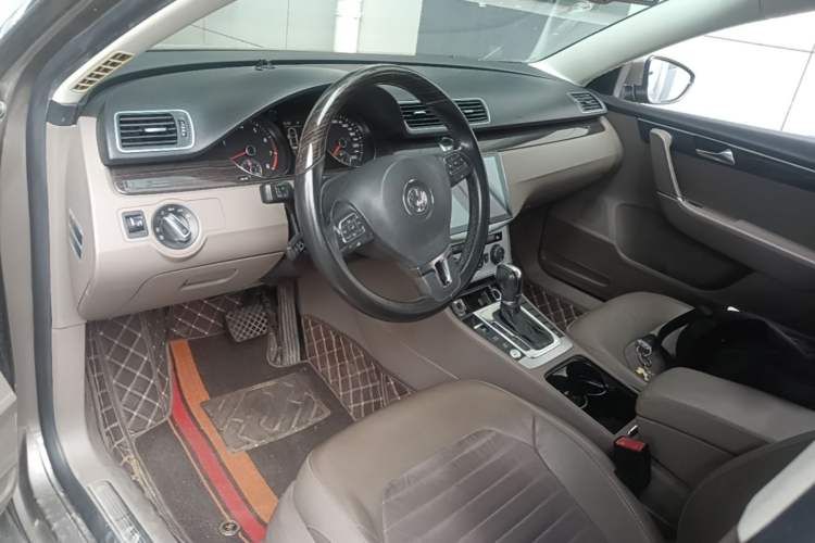Used Volkswagen Magotan 2013 1.8TSI Prestige Model Center Console