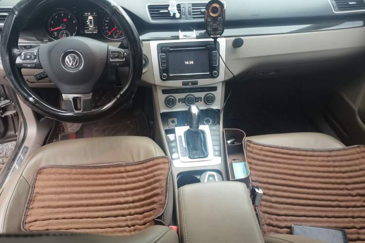 Used Volkswagen Magotan 2013 1.8TSI Prestige Model Center Console