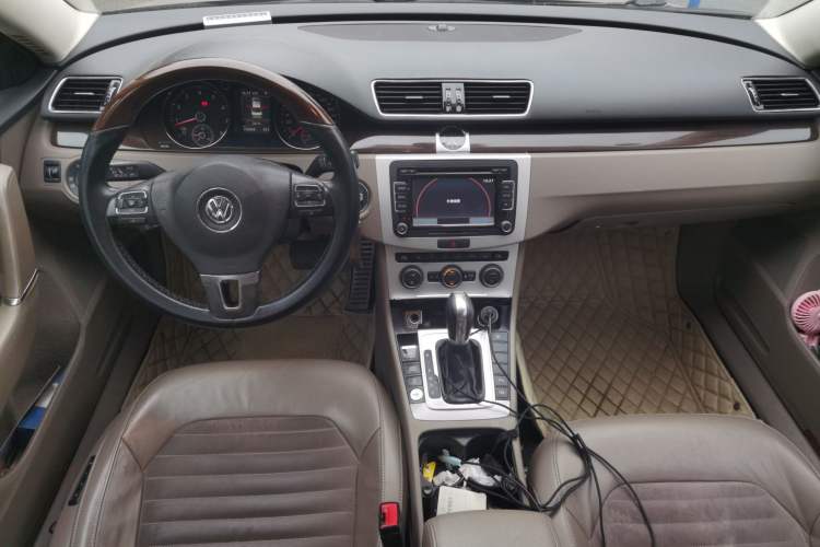 Used Volkswagen Magotan 2013 2.0 TSI Prestige Model Center Console
