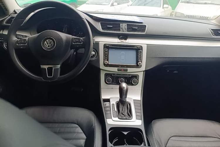 Used Volkswagen Magotan 2013 1.8TSI Premier Model Center Console