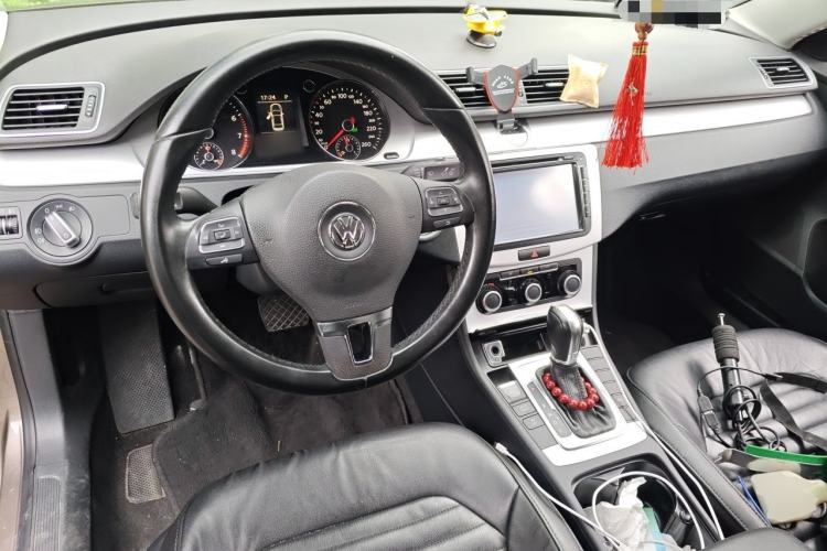 Used Volkswagen Magotan 2013 1.8TSI Premier Model Center Console