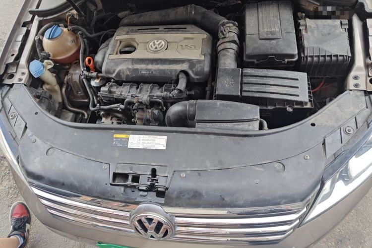 Used Volkswagen Magotan 2013 2.0 TSI Prestige Model Engine Bay