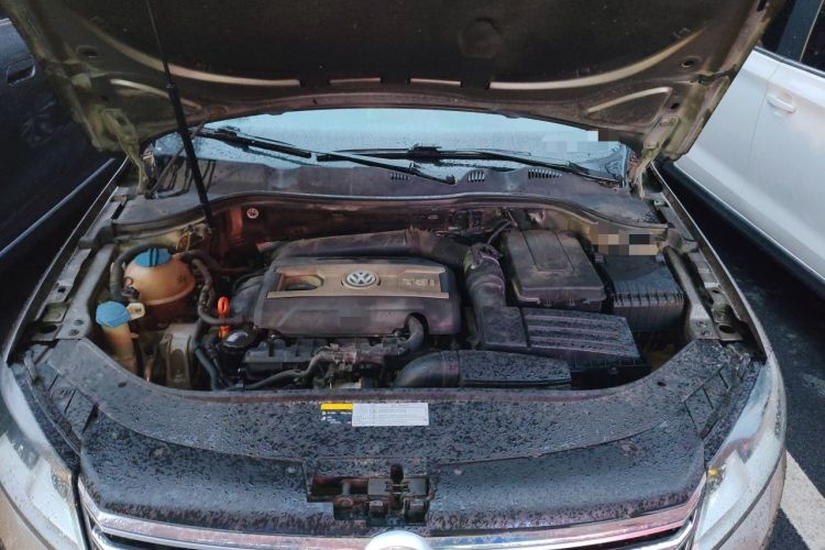 Used Volkswagen Magotan 2013 1.8TSI Premier Model Engine Bay