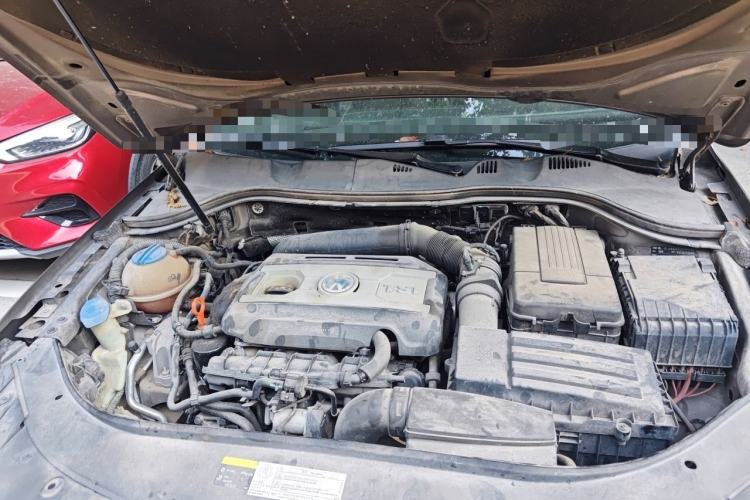 Used Volkswagen Magotan 2013 1.8TSI Prestige Model Engine Bay