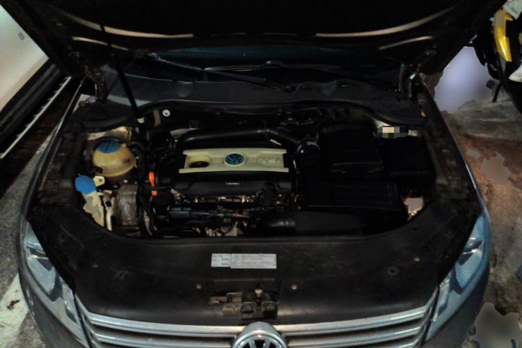 Used Volkswagen Magotan 2013 1.8TSI Luxury Model Engine Bay