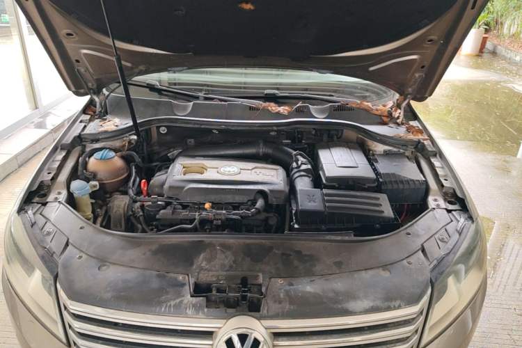 Used Volkswagen Magotan 2013 1.8TSI Premier Model Engine Bay