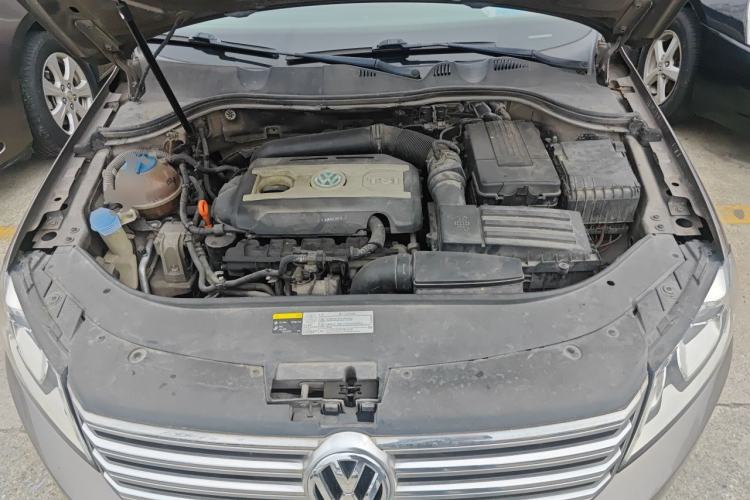Used Volkswagen Magotan 2013 2.0 TSI Luxury Model Engine Bay