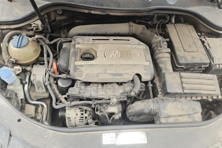 Used Volkswagen Magotan 2013 1.8TSI Prestige Model Engine Bay