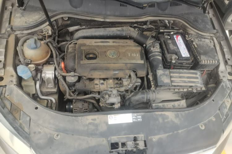 Used Volkswagen Magotan 2013 1.8TSI Premier Model Engine Bay