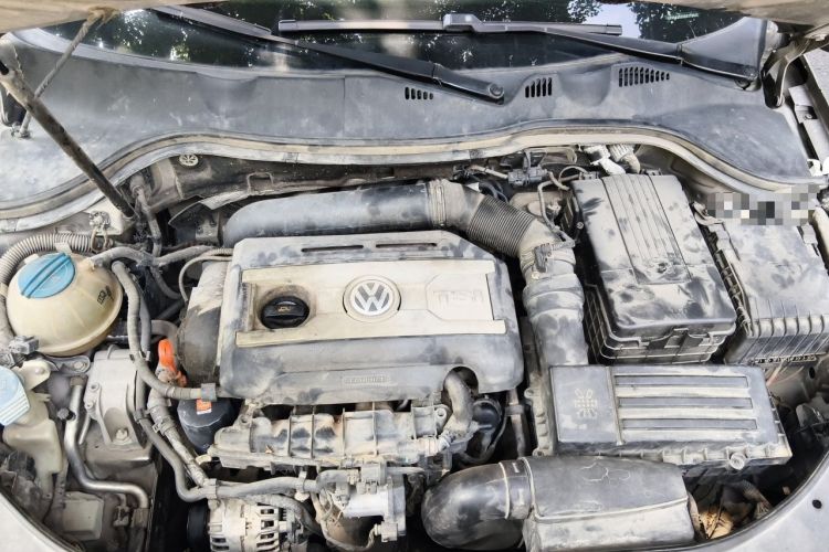Used Volkswagen Magotan 2013 1.8TSI Luxury Model Engine Bay