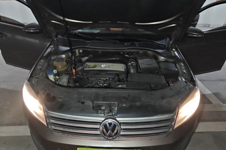 Used Volkswagen Magotan 2013 1.8TSI Premier Model Engine Bay